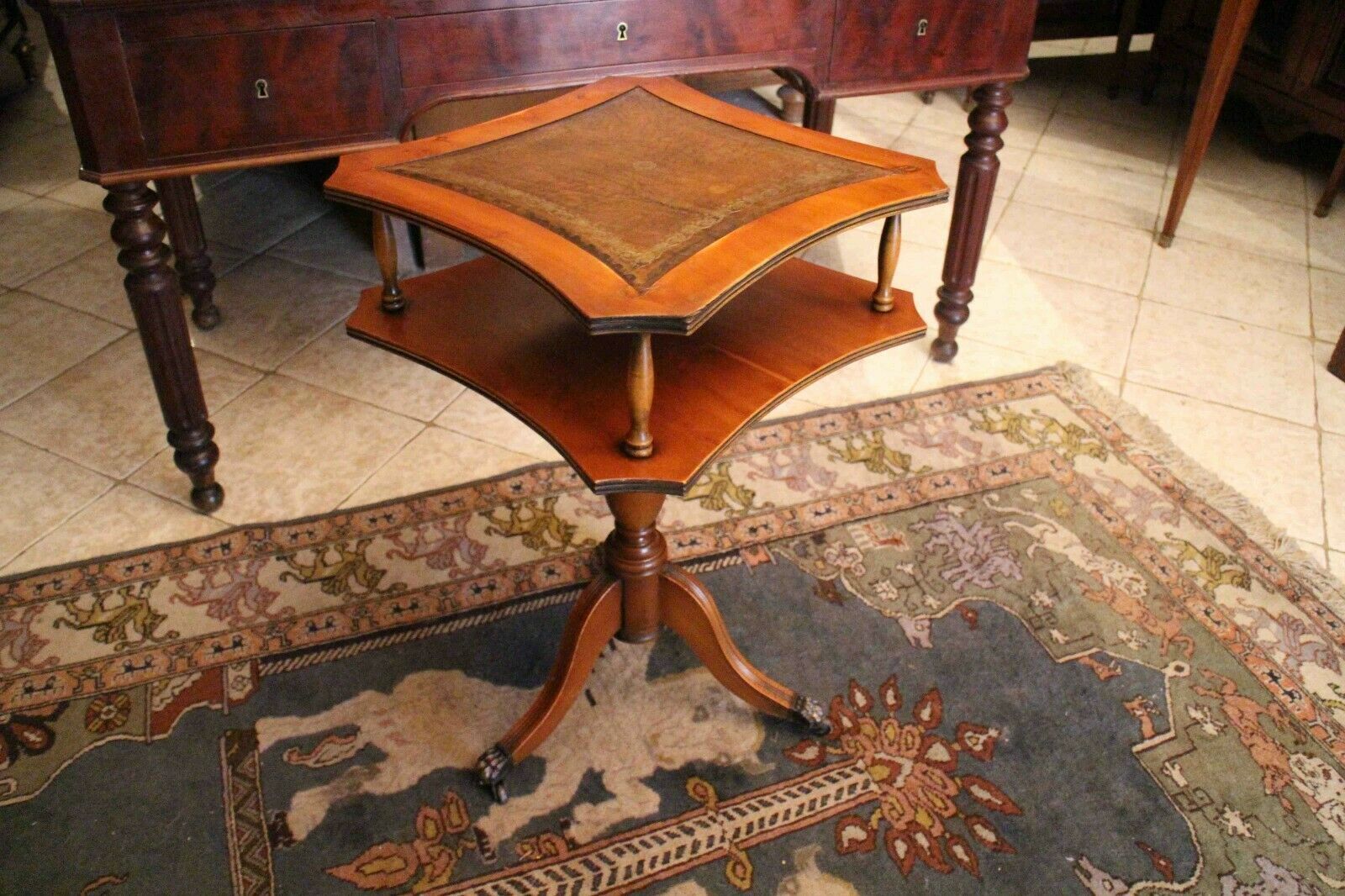 Pedestal table on two levels end of sofa base English style claws