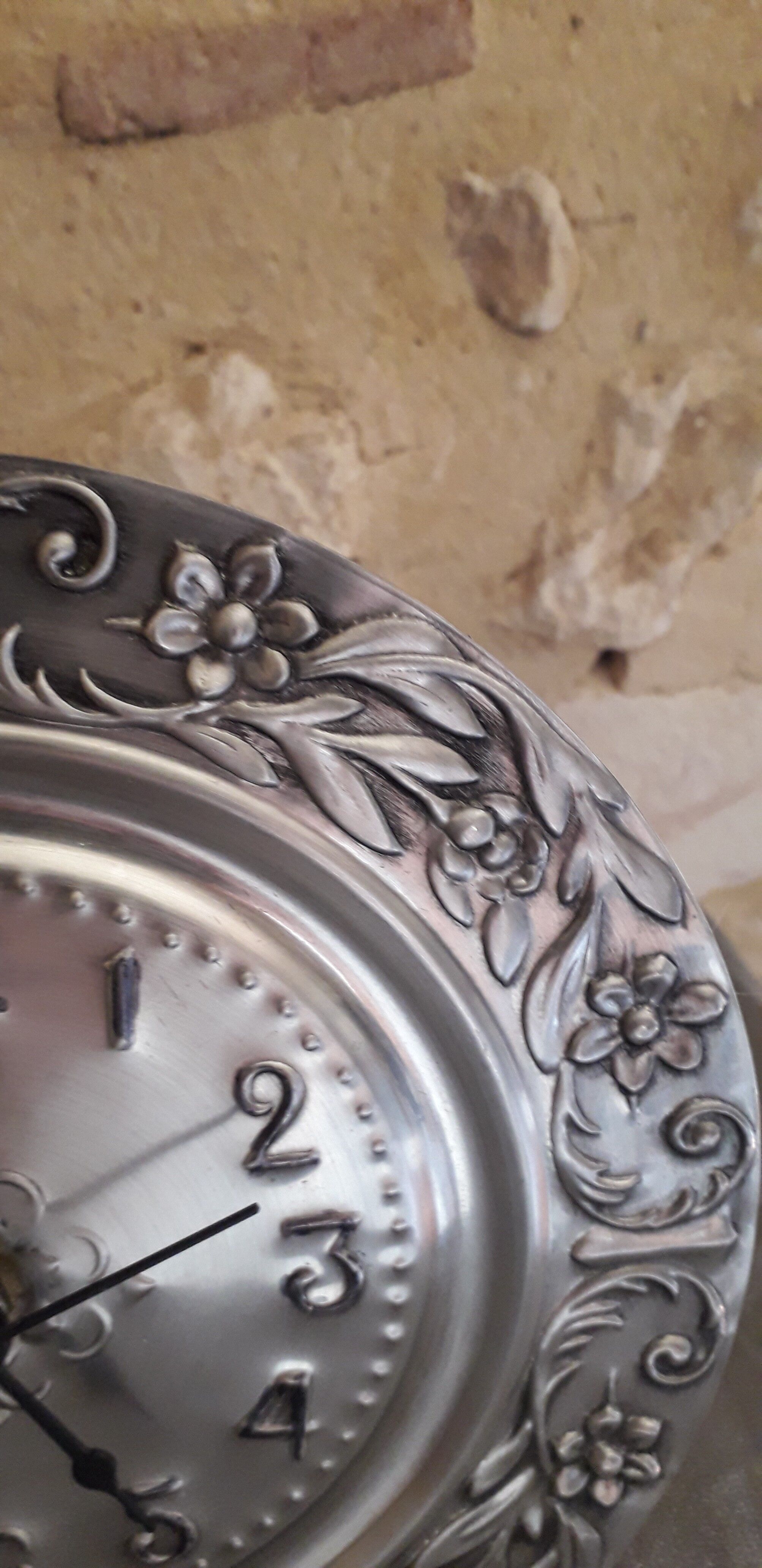 Repelled pewter wall clock floral decoration