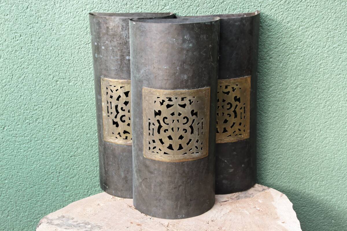 Set of 3 wall lights in hammered and chiseled brass