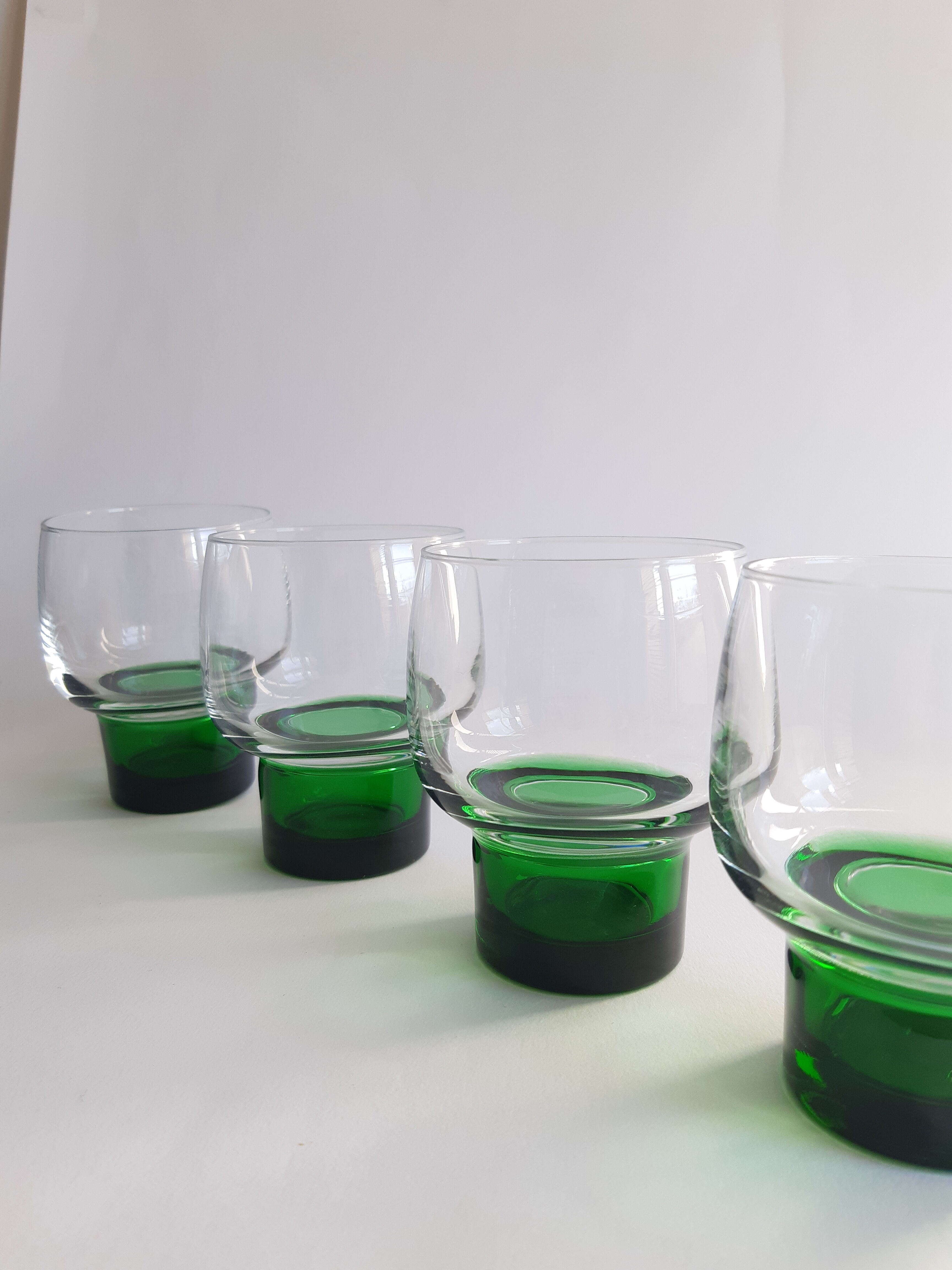 Set of 8 large vintage glasses
