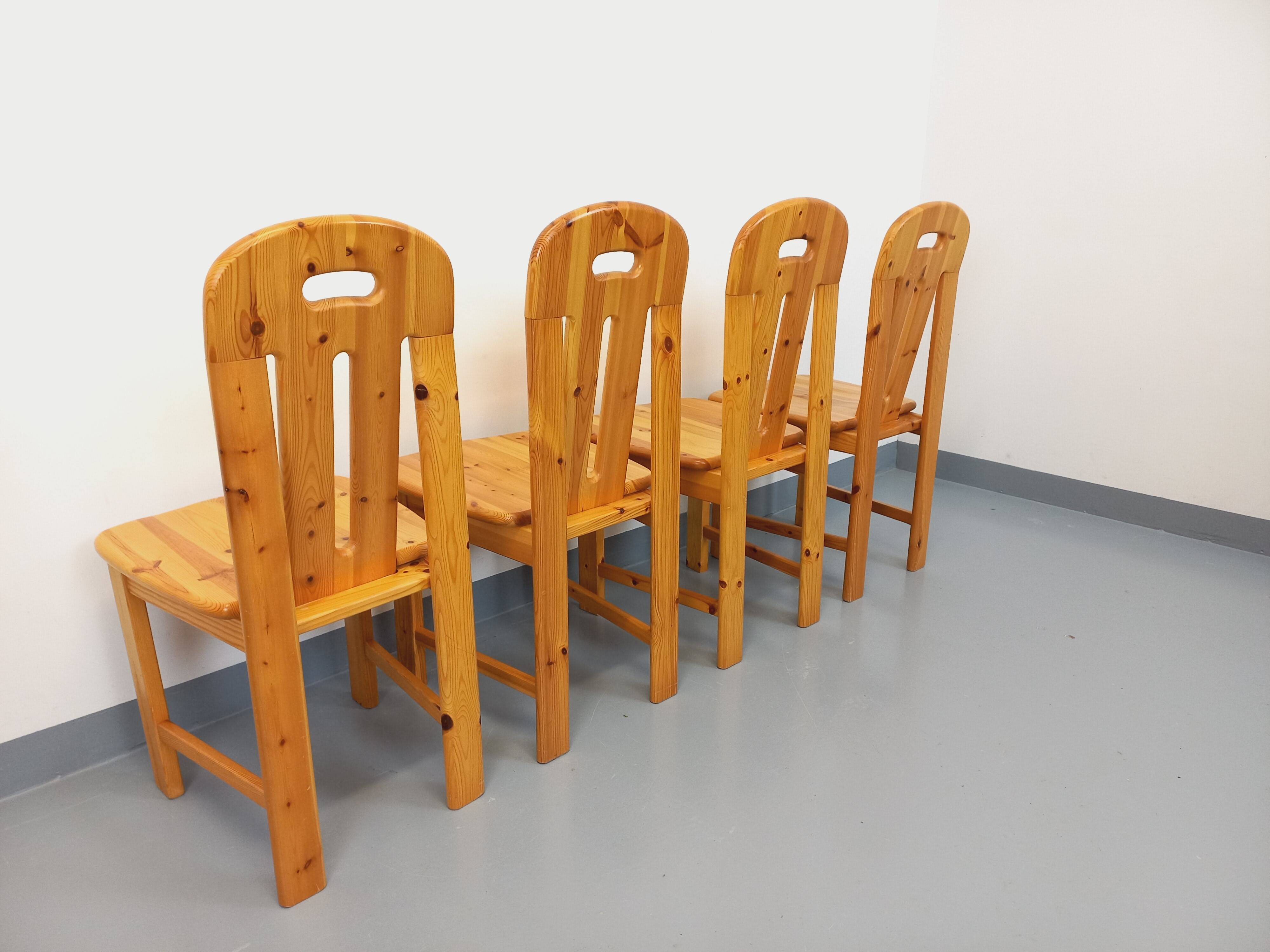Set of 4 vintage pine chairs from the 70s and 80s