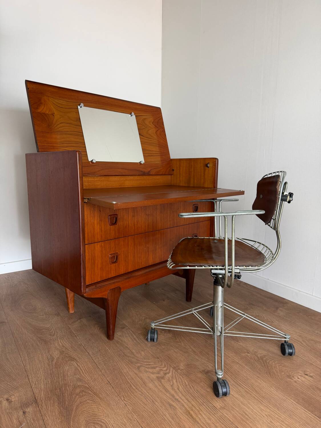 Vintage teak dressing table / chest of drawers – Scandinavian design, 1960s