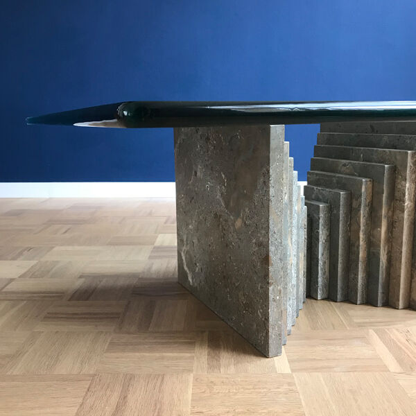 Table basse sculpturale en marbre de milieu de siècle