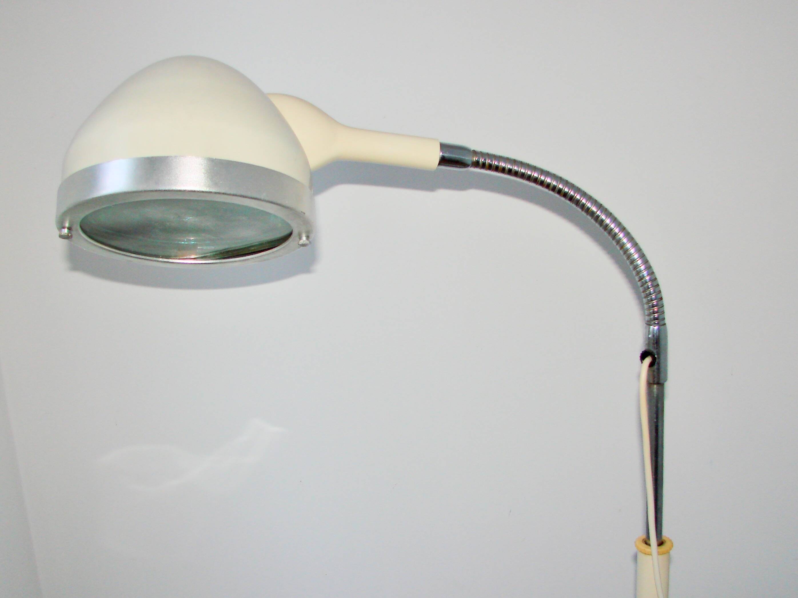 Lampadaire style loft en métal, années 1970