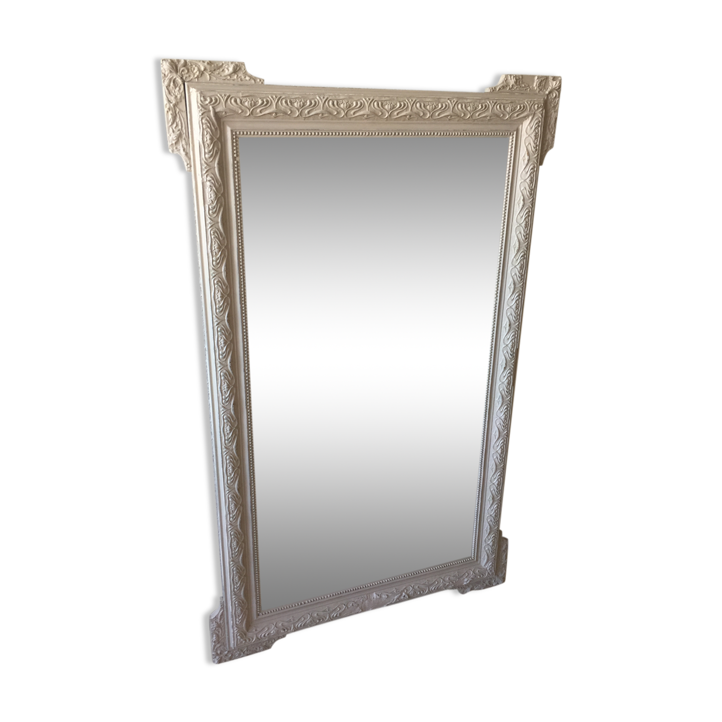 Large mirror with molding skated in gray 146 x 93 cm