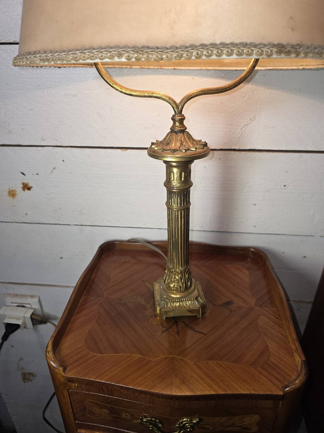 Empire style lamp in gilded bronze from the 19th century.
