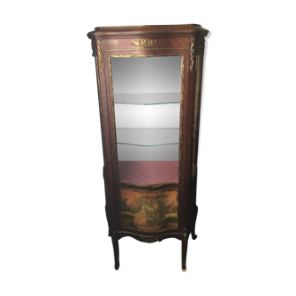 Vitrine galbee style Louis XV