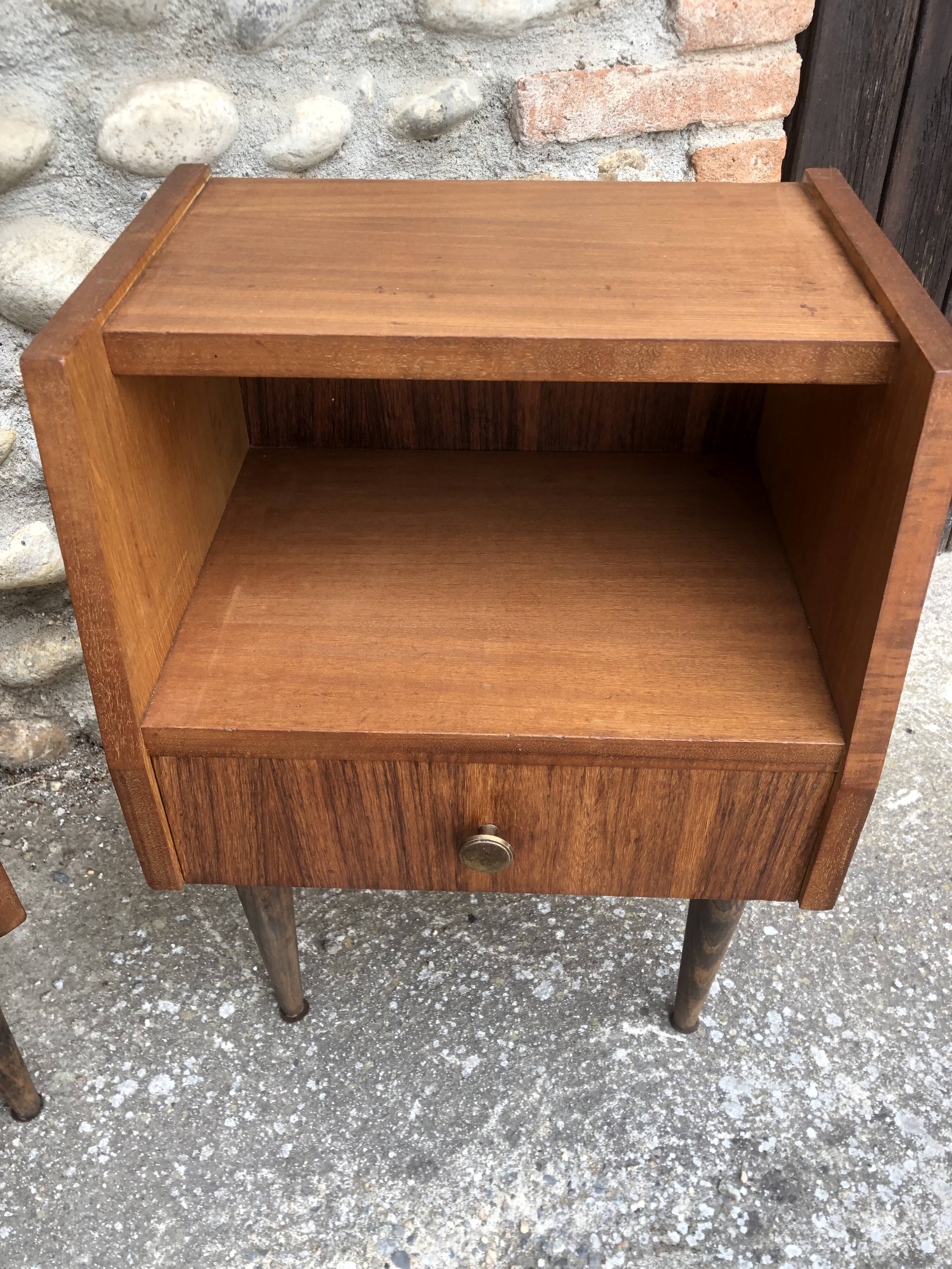 Set of 2 nightstands