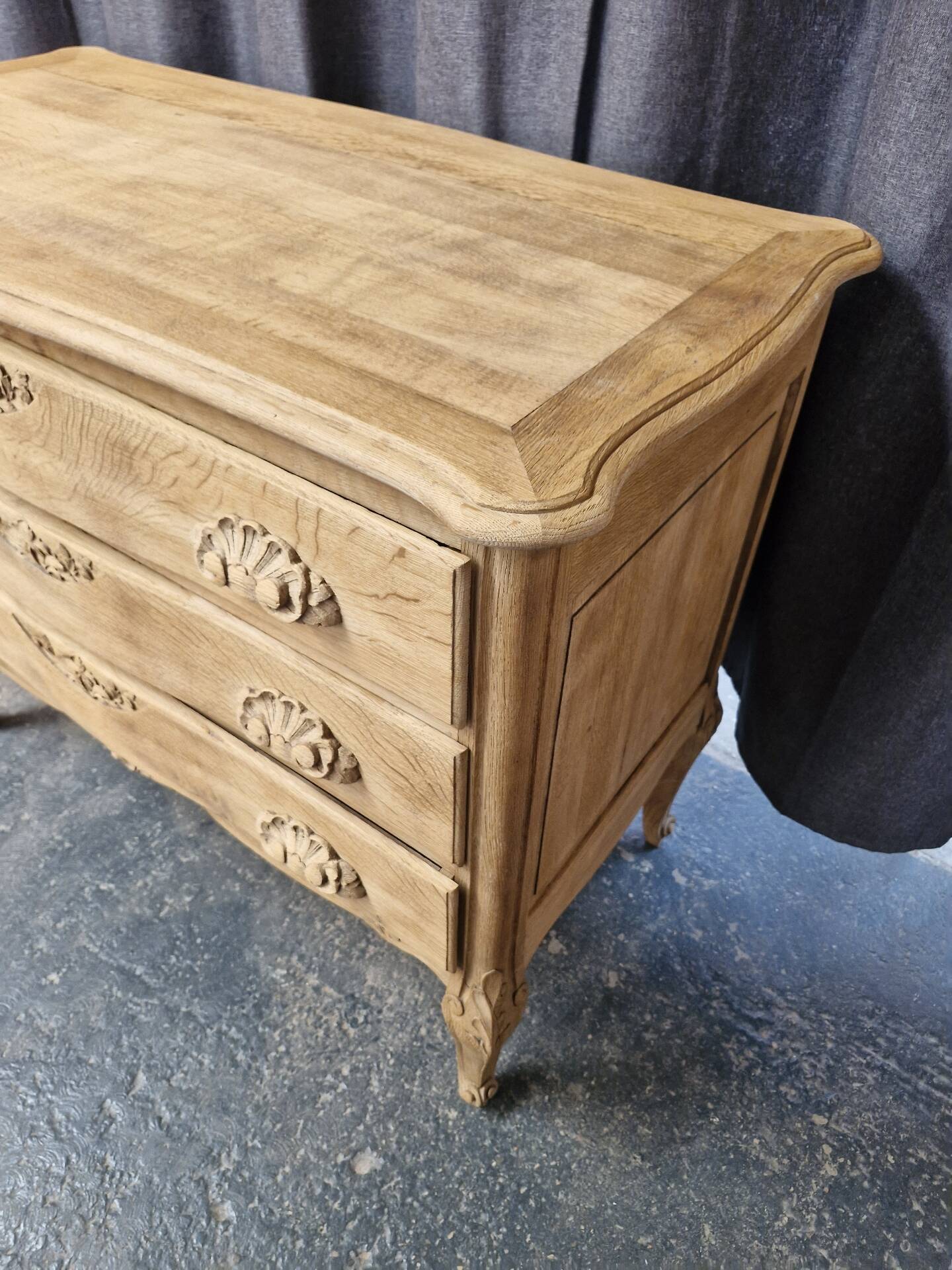 Chest of drawers