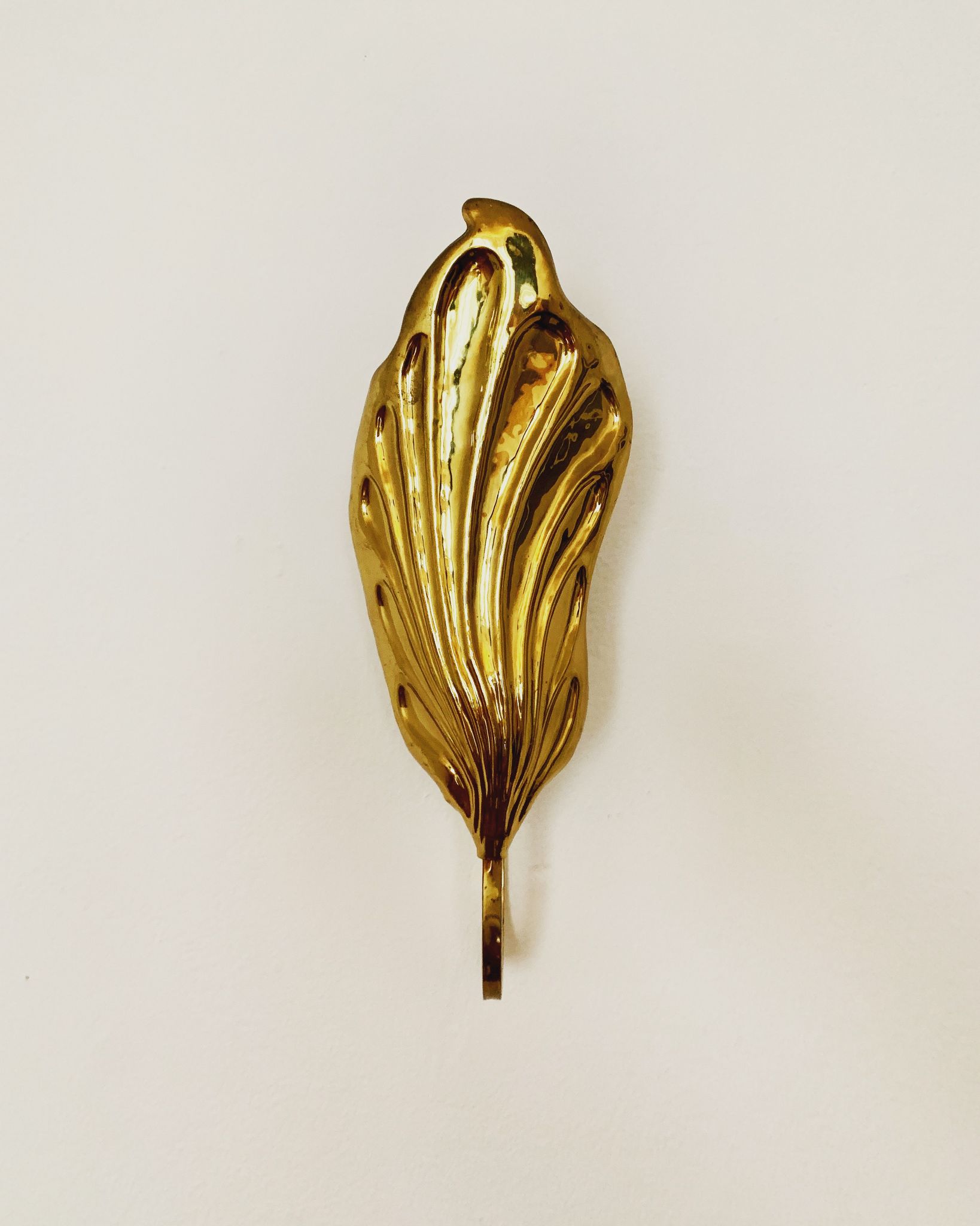 Set of 2 italian Mid Century Modern brass leaf shaped wall lamps by Tommaso Barbi