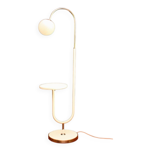 Lampadaire fonctionnaliste,