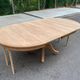 Table à manger ronde extensible décapée en merisier massif brut pied centra