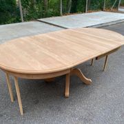 Table à manger ronde extensible décapée en merisier massif brut pied centra