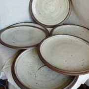 Service of 6 plates and a vintage pyrite stoneware dish from the 1970s-80s.
