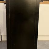 Armoire d’inspiration asiatique en bois laqué noir