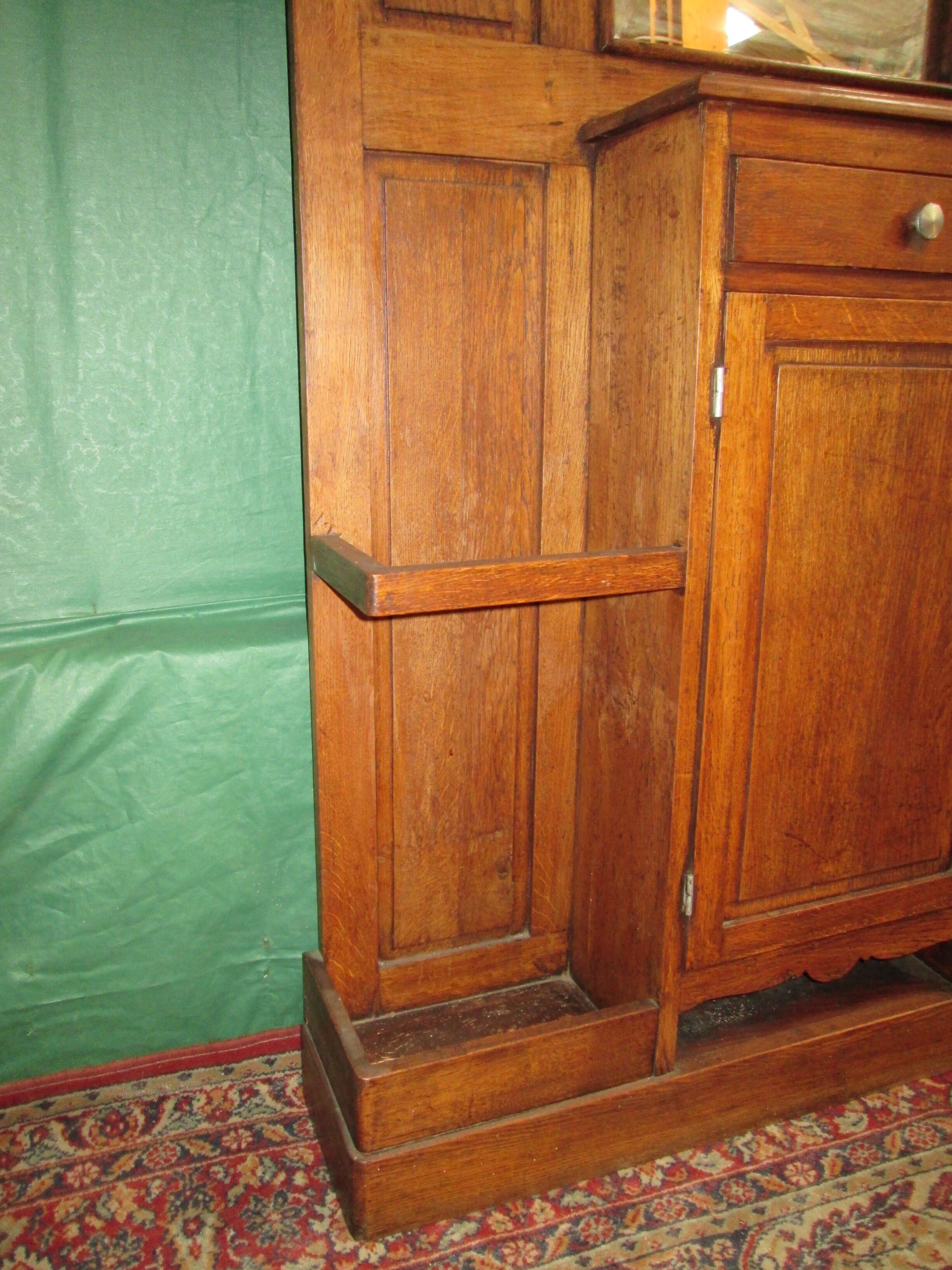 chestnut coat holder