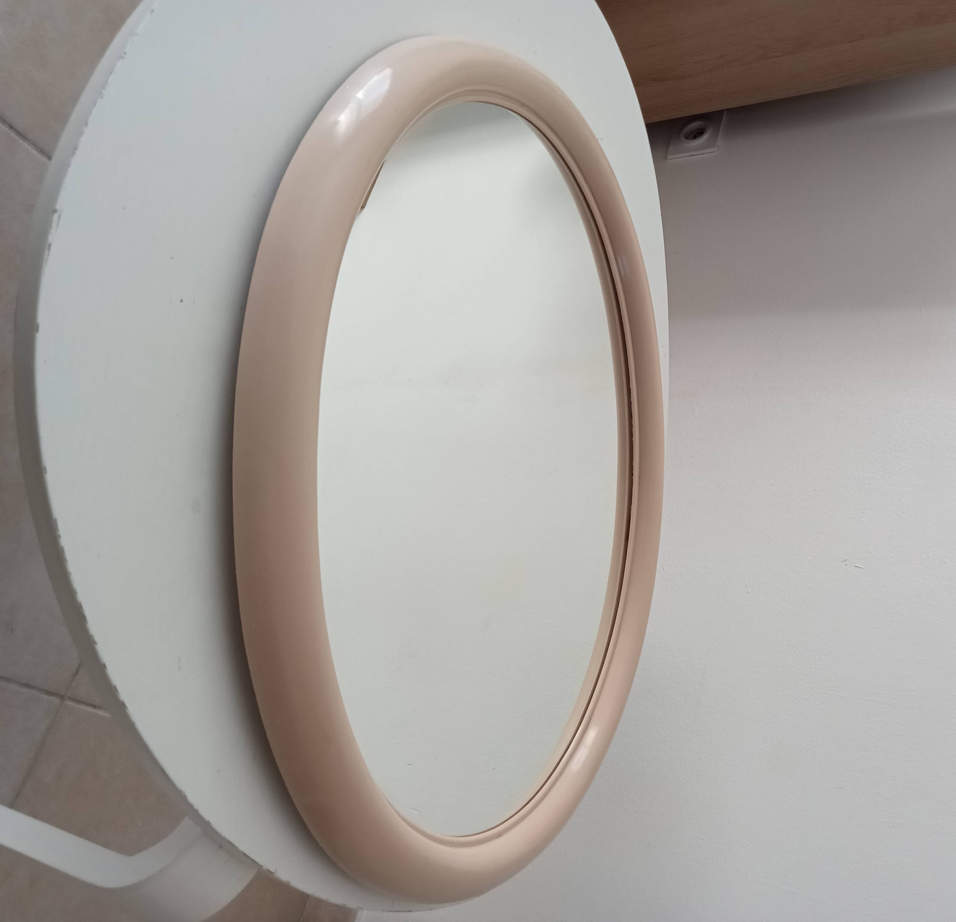 Vintage oval mirror from the 70s.
