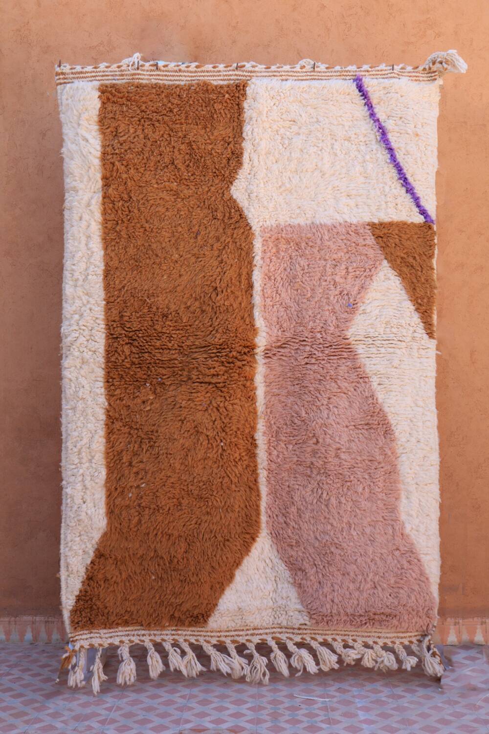 Tapis marocain berbère marron beige rosé moderne