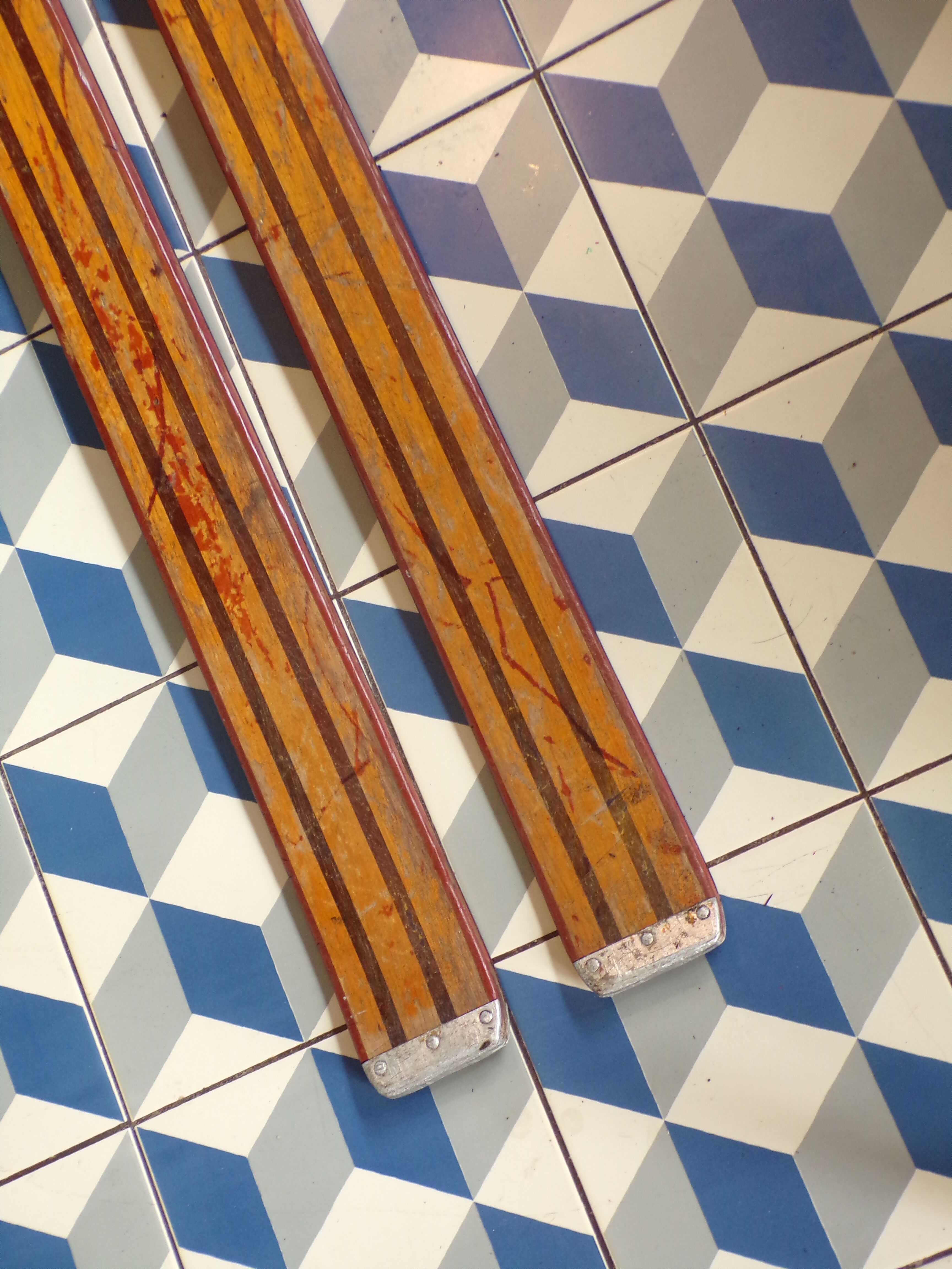Paire de skis vintage L=210 cm