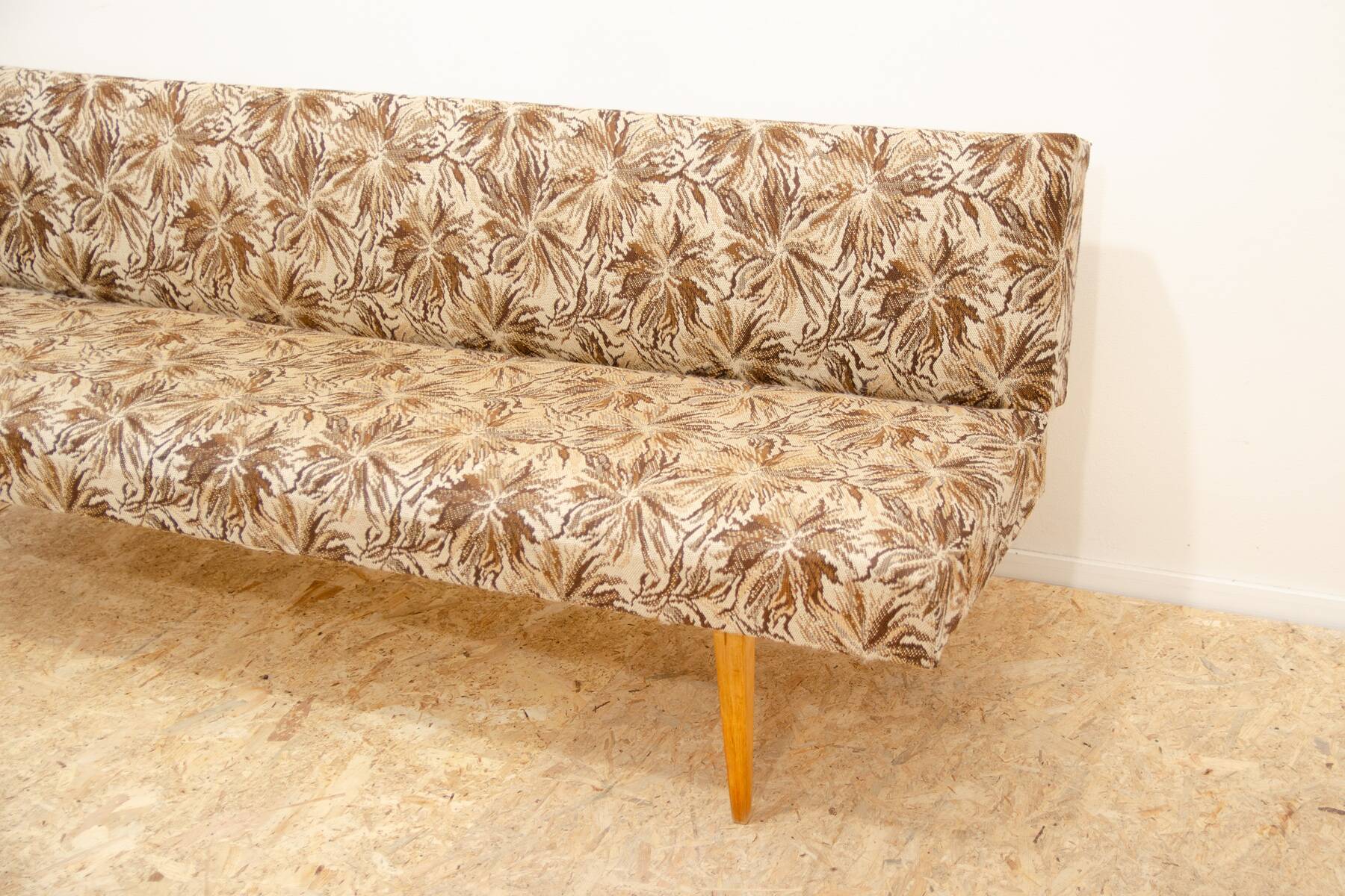 Lit de repos pliant du milieu du siècle par Miroslav Navrátil, années 1960, Tchécoslovaquie