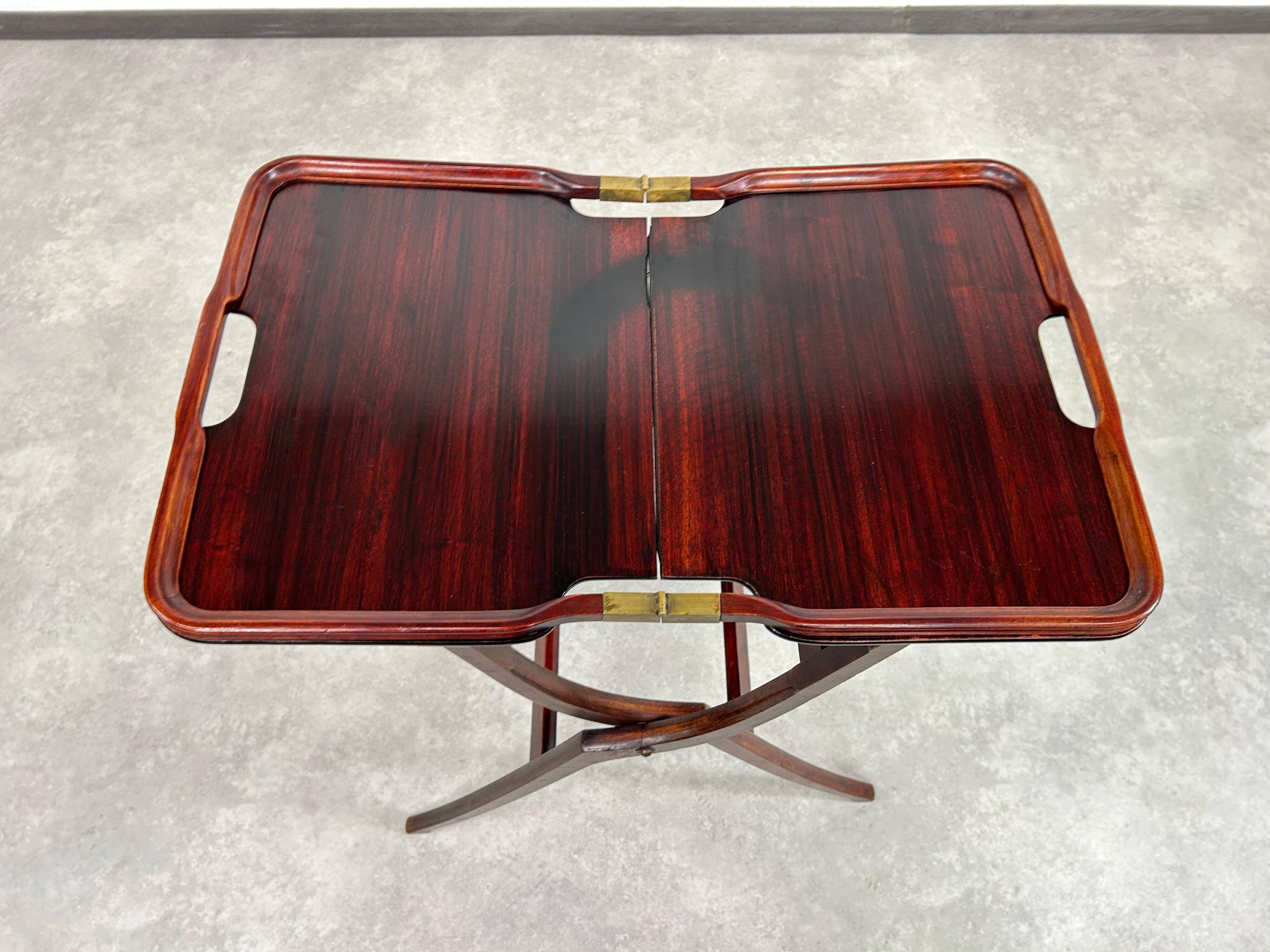 Folding table in mahogany in the style of the Vienna Secession.
