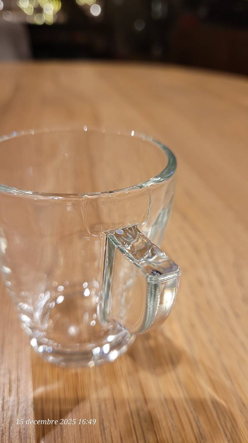 4 transparent glass coffee cups