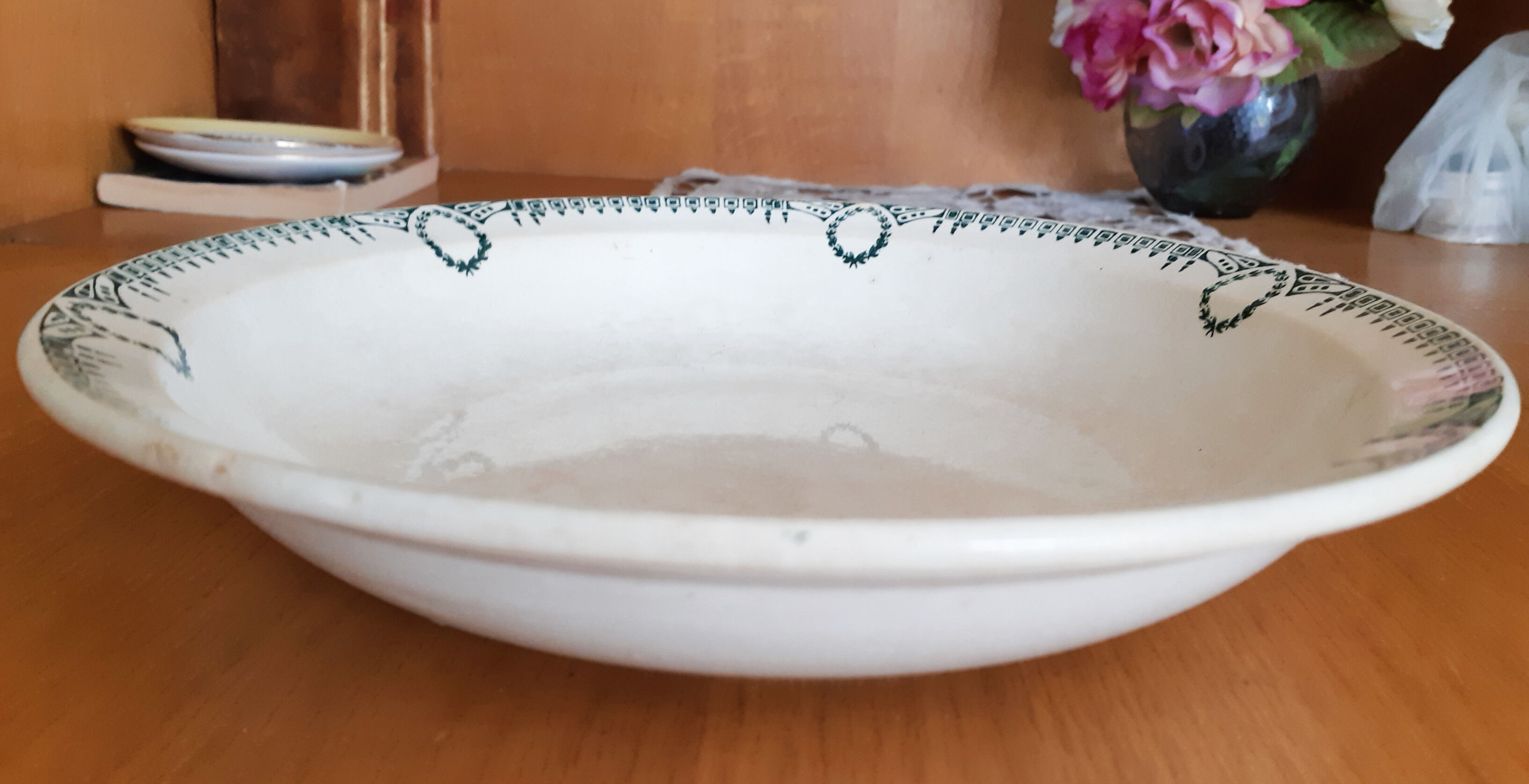 Hollow round faience dish Saint Amand