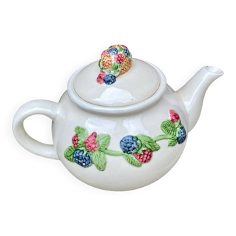 Teapot with fruity decoration