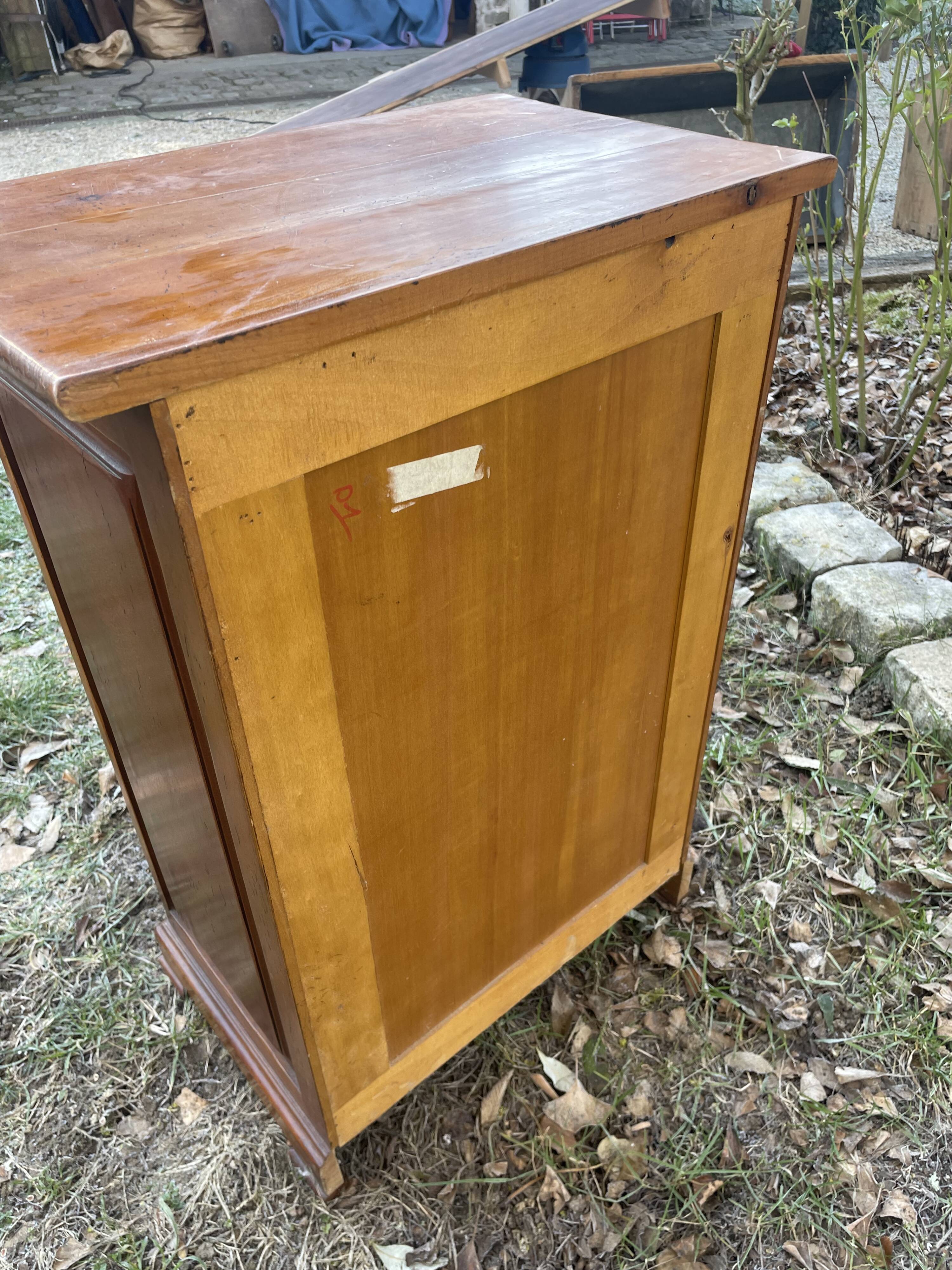 Jam in cherry wood