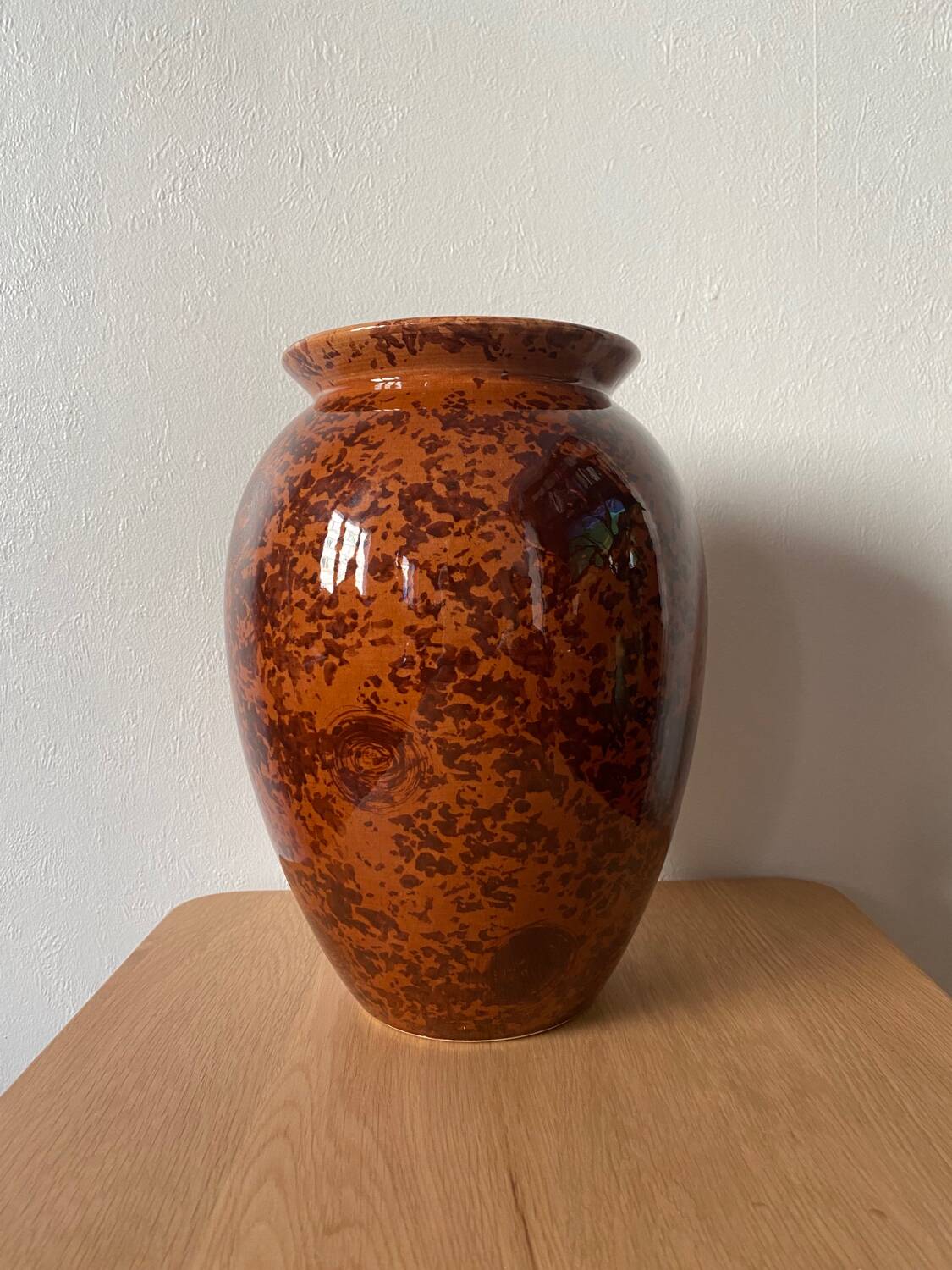 Large spotted brown vase