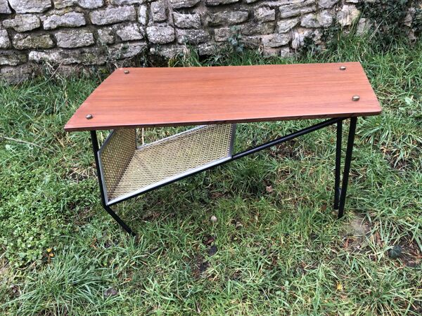 Table basse teck avec porte revue années 60
