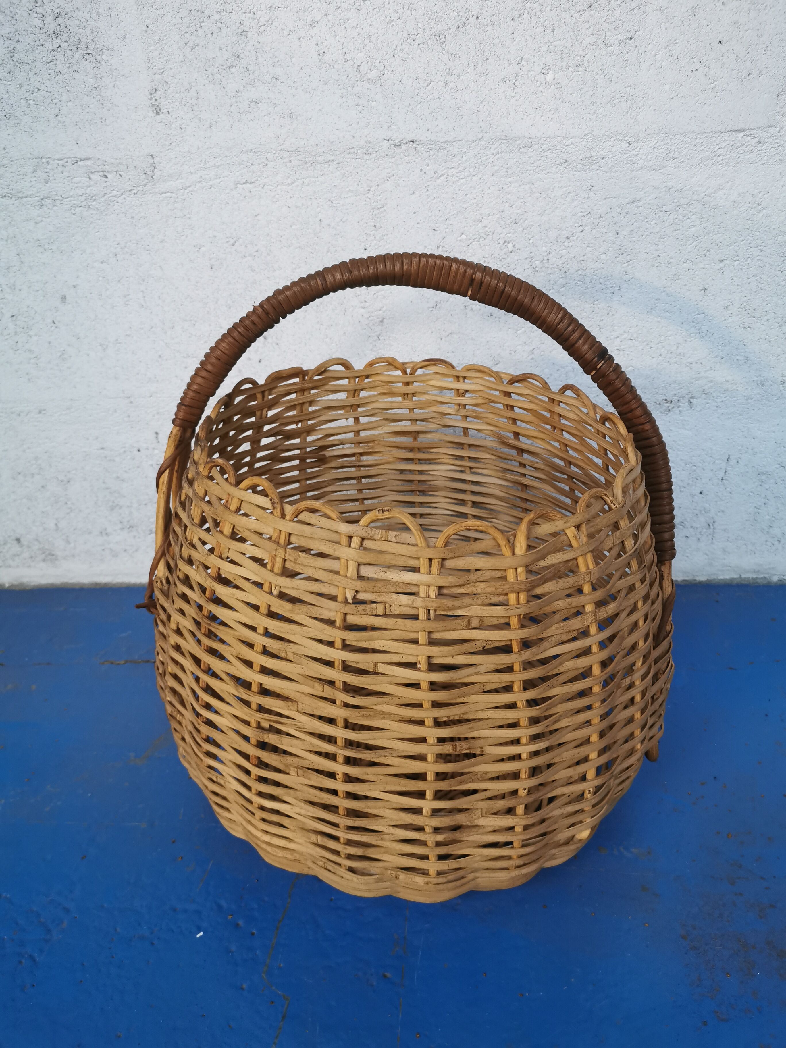 Rattan round basket