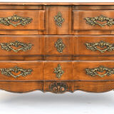 Crossbow-shaped chest of drawers