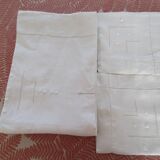 Drap brodé main ancien et ses deux taies coordonnées