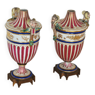 Pair of covered porcelain pots, early 20th century