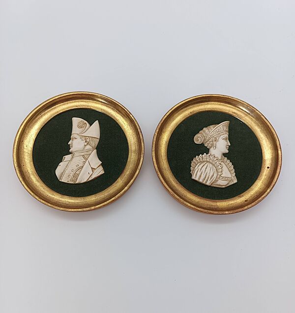 Paire de médaillons Napoléon Ier et Joséphine - Bois doré d'époque (Ø 10,8