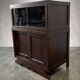 Armoire vitrine en bois vintage avec accent art déco