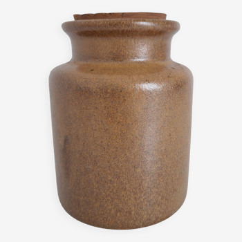 Brown stoneware pot