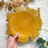 Plat vintage en faïence ocre Aegitna Vallauris 1950-1960