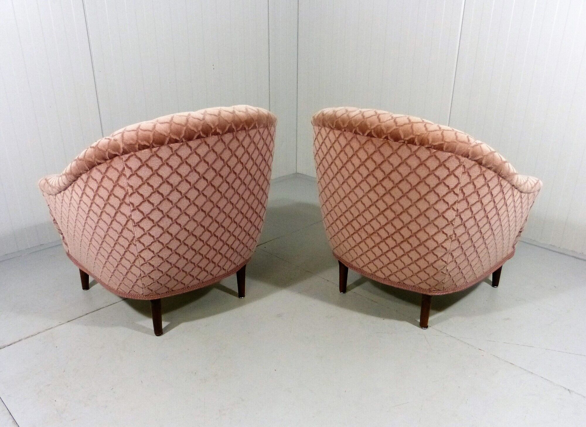 Ensemble de 2 fauteuils club en velours rose années 1950