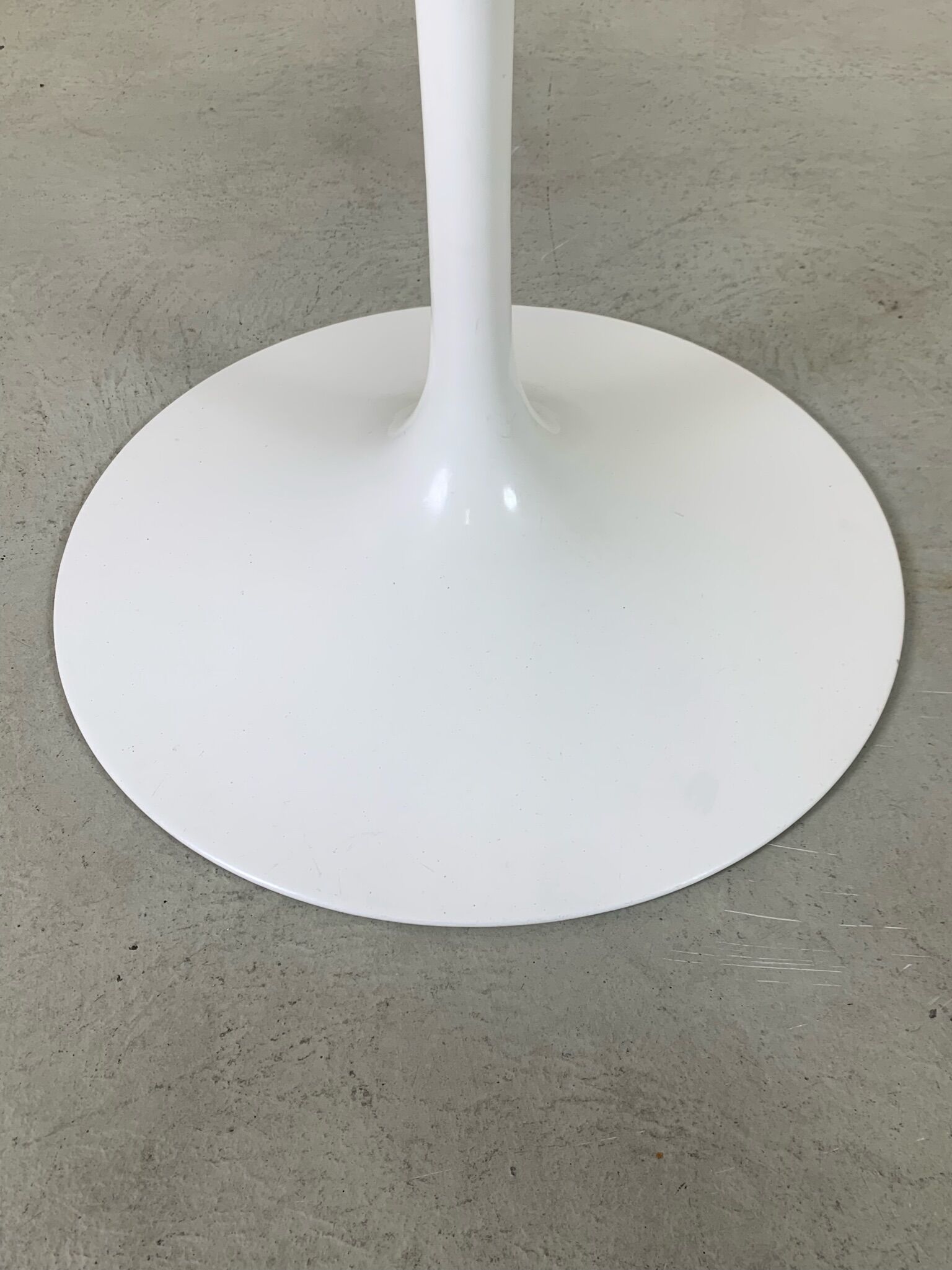 Eero Saarinen Tulip Dining Set with Swifel Chairs for Knoll International 1960s