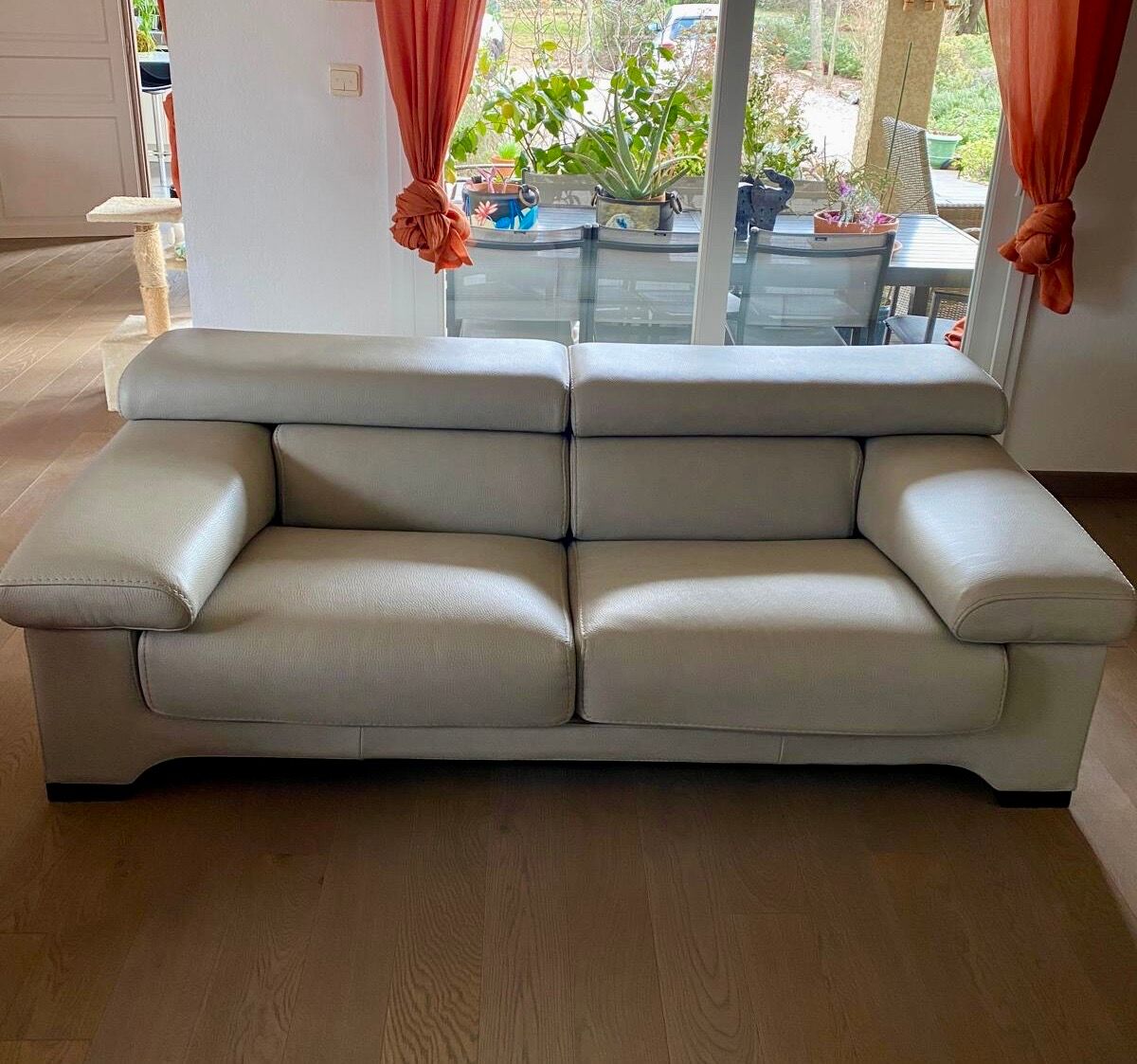 "Sillage" leather canapé/Rochebobois