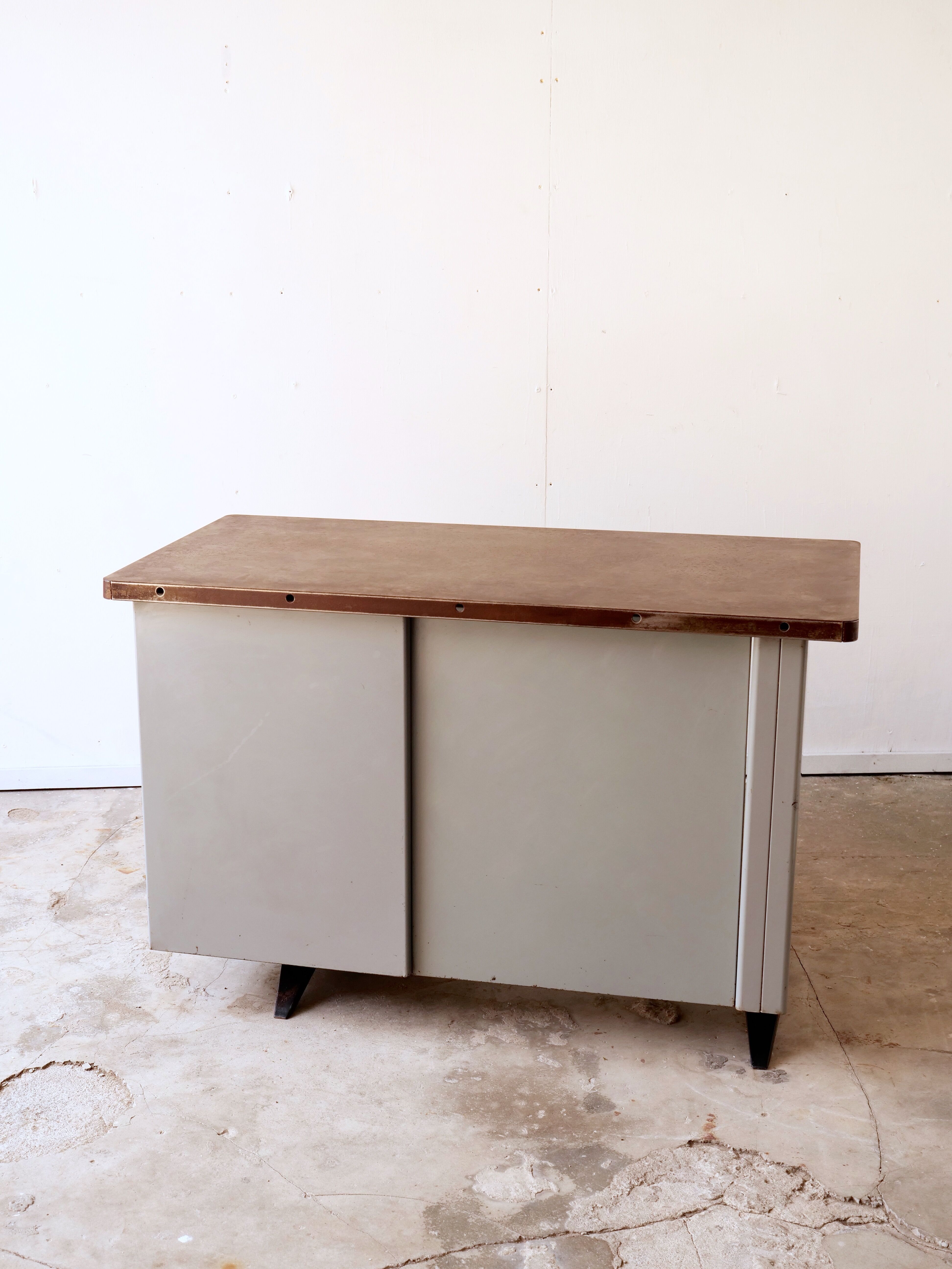 Bureau geomètrique de style industriel sansen