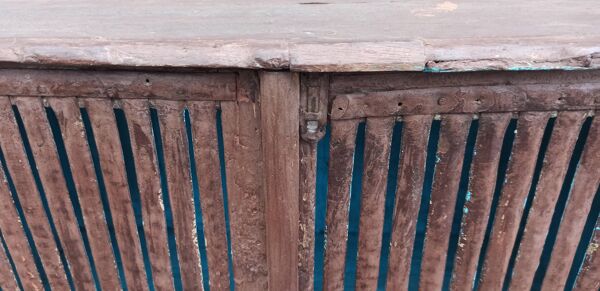 Armoire / meuble d'appoint avec portes en grille