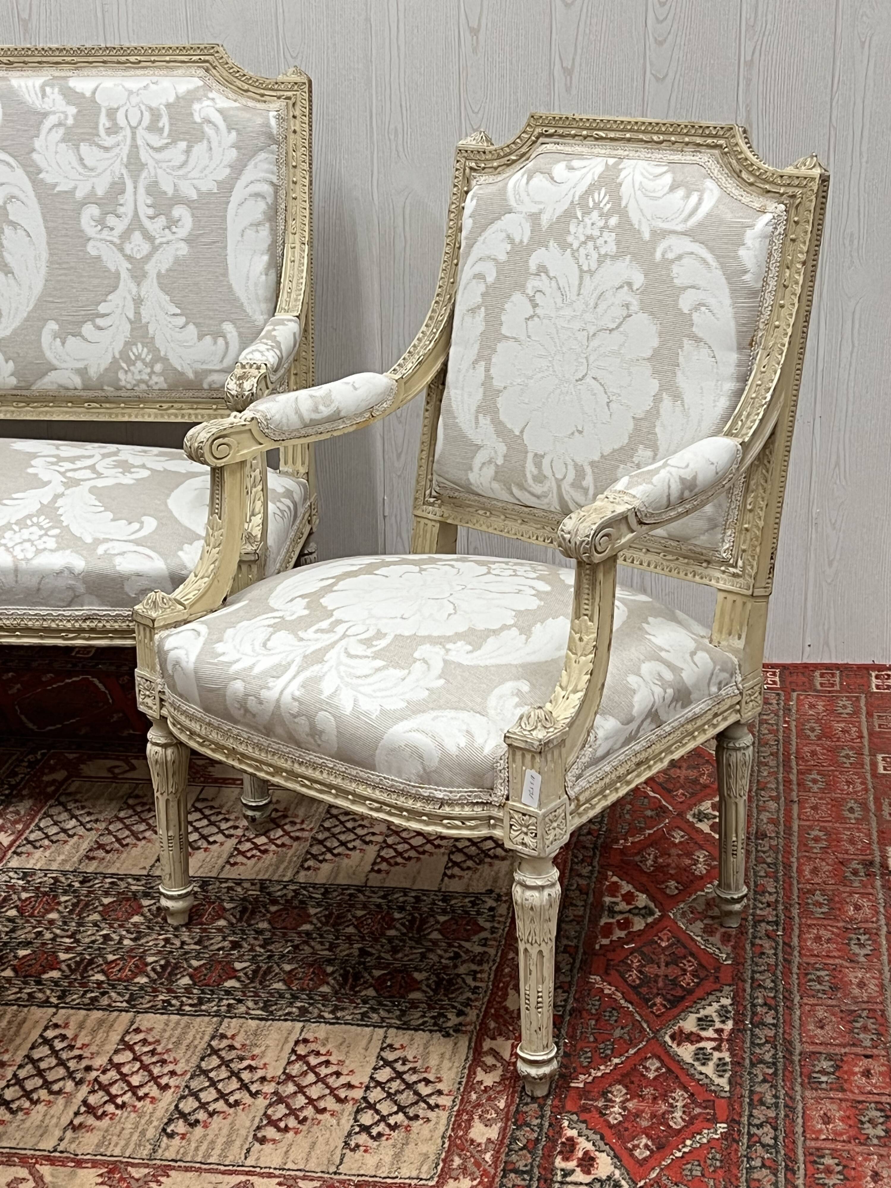 Salon style Louis XVI