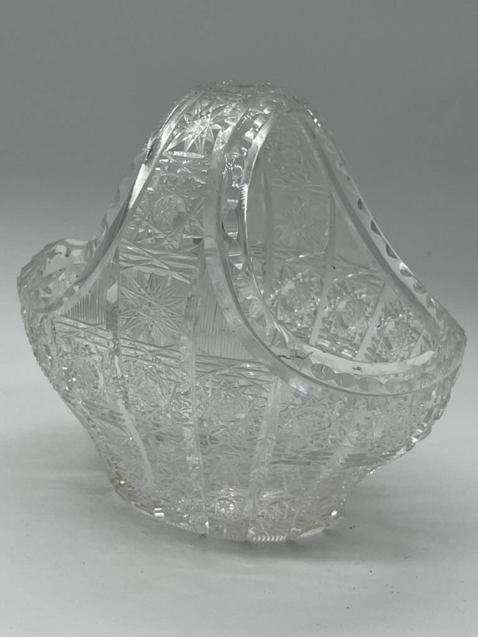 Panier en cristal de Bohême taillé – XXe siècle