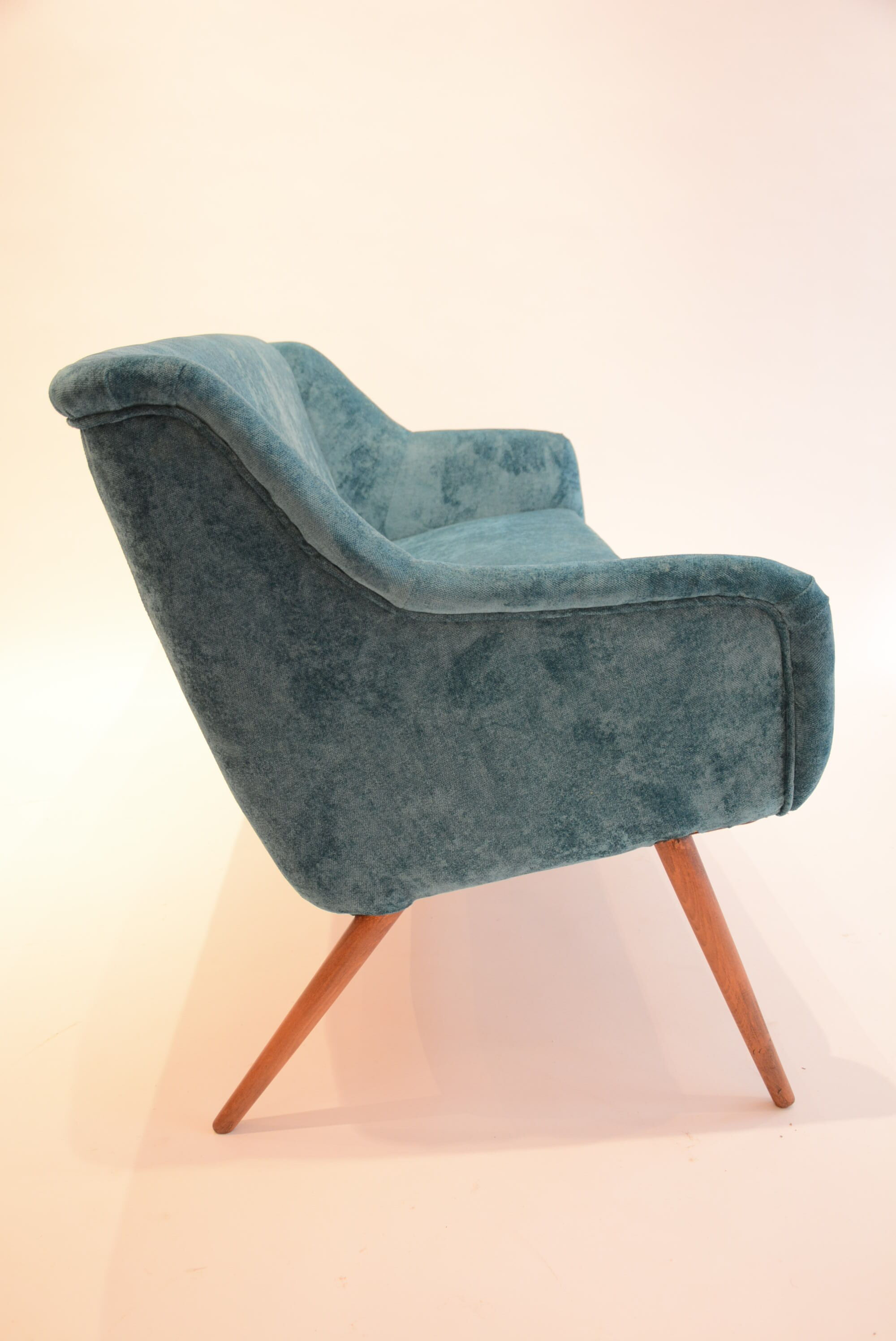 Seat 50's blue duck