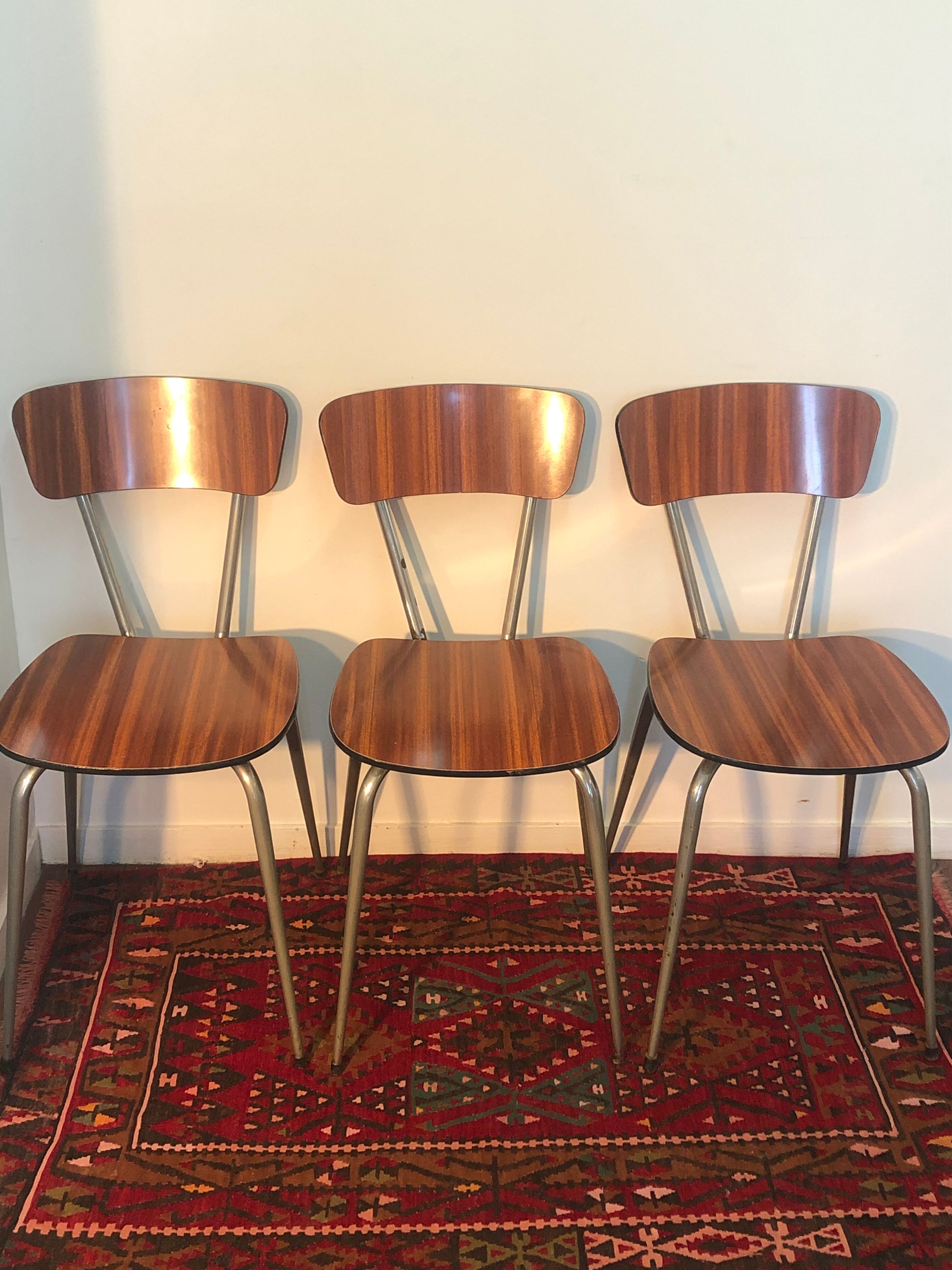 Lot of 3 chairs in formica