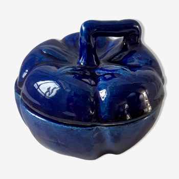 Apple pot in ancient ceramic
