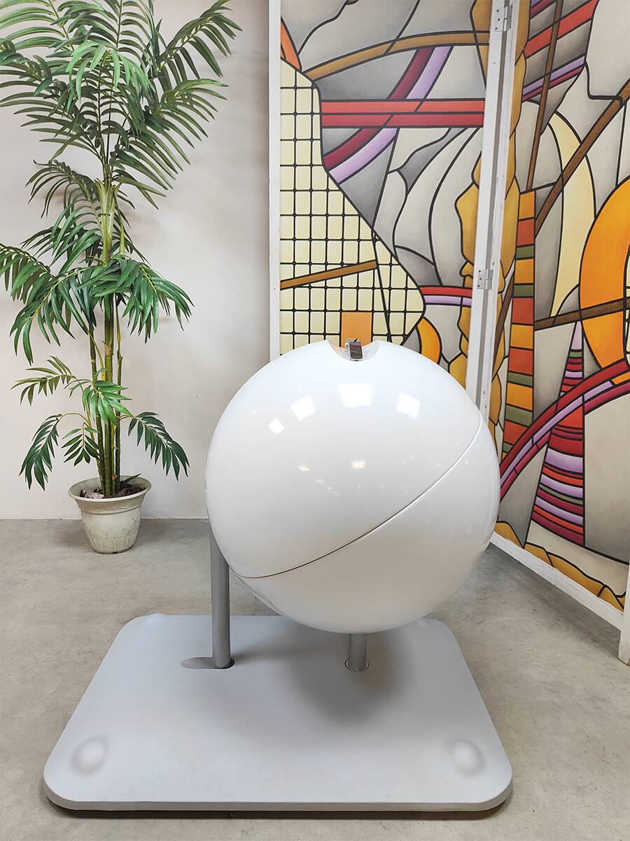 Dutch Space age design Globus workplace Michiel van der Kley for Artifort